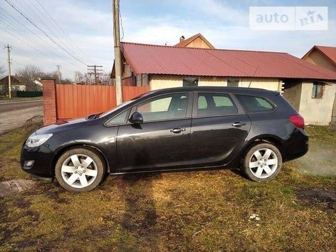 Продам Opel Astra J 2012 года в г. Козин, Ровенская область