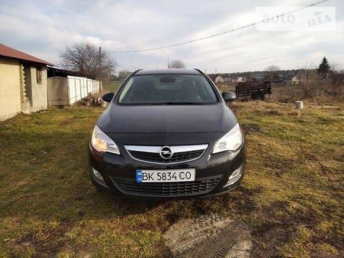 Продам Opel Astra J 2012 года в г. Козин, Ровенская область