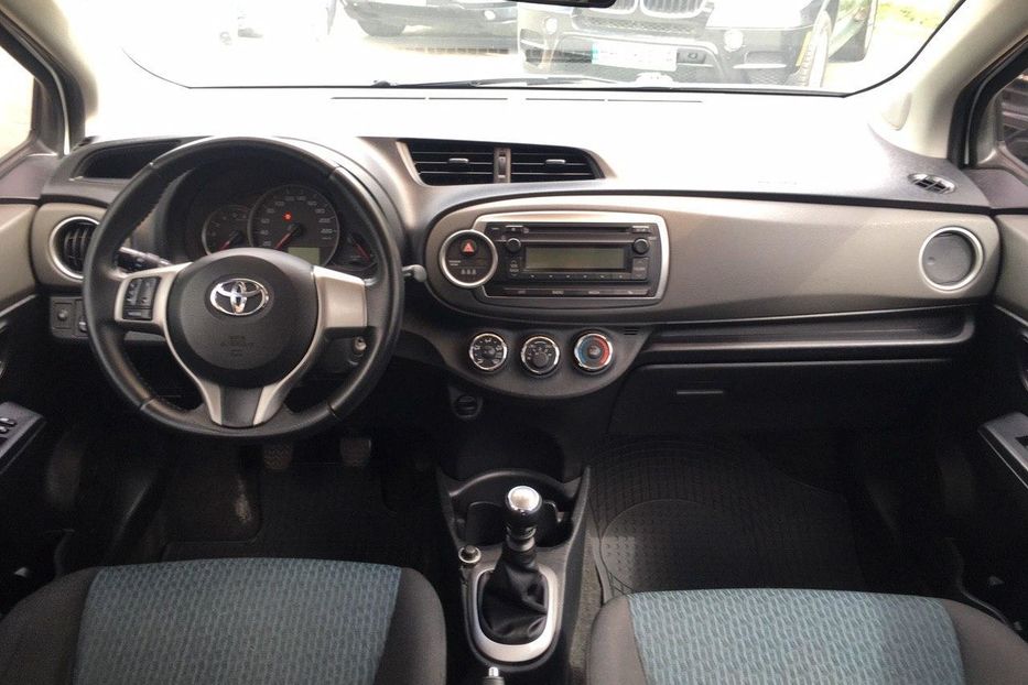 Продам Toyota Yaris 2012 года в Одессе