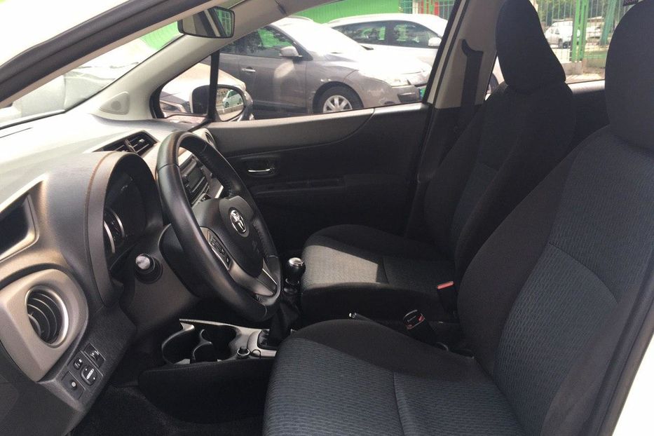 Продам Toyota Yaris 2012 года в Одессе