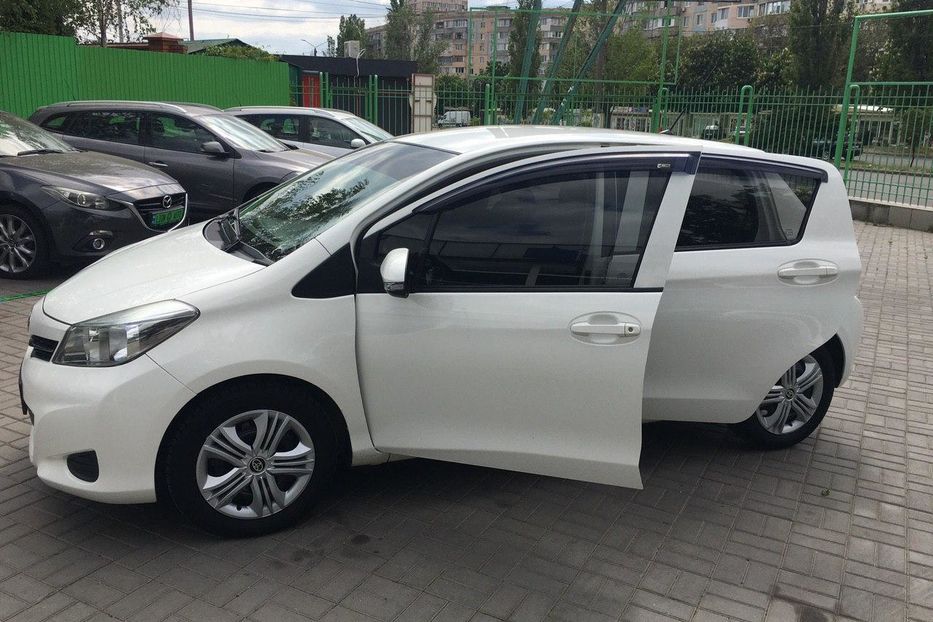 Продам Toyota Yaris 2012 года в Одессе