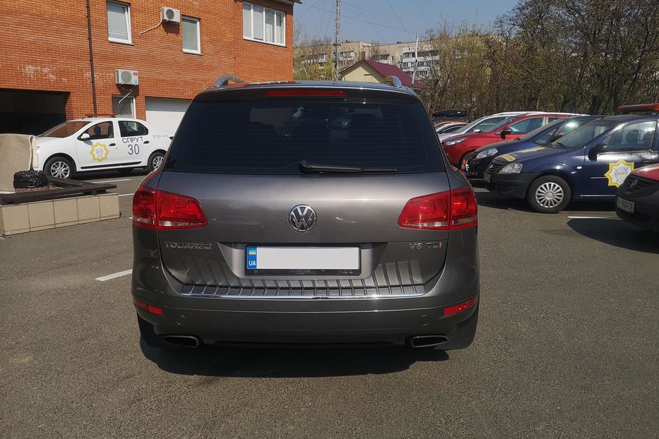 Продам Volkswagen Touareg 2011 года в Киеве