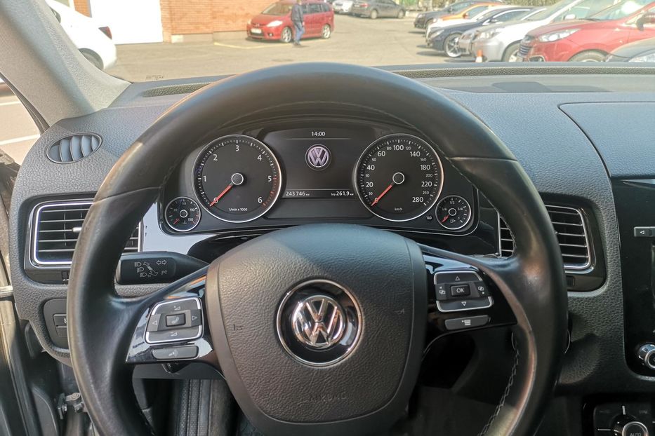 Продам Volkswagen Touareg 2011 года в Киеве