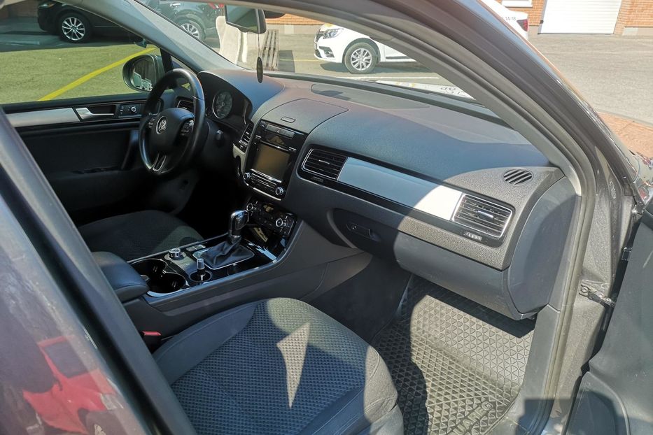 Продам Volkswagen Touareg 2011 года в Киеве
