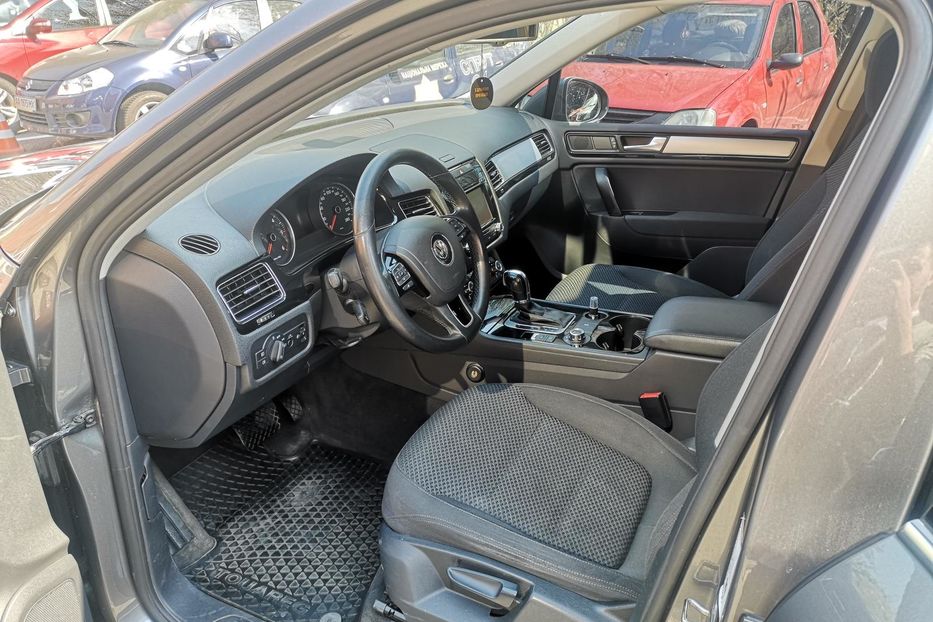 Продам Volkswagen Touareg 2011 года в Киеве