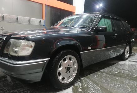 Продам Mercedes-Benz E-Class WDB1240811F233974 1992 года в Черновцах