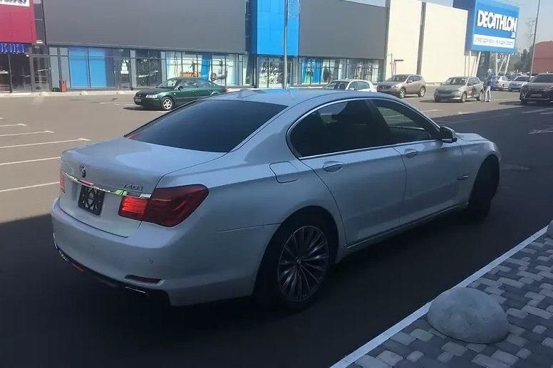 Продам BMW 740 2011 года в Киеве