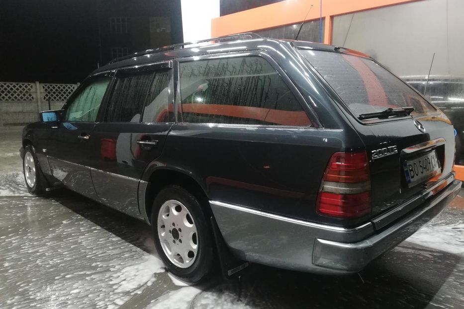 Продам Mercedes-Benz E-Class WDB1240811F233974 1992 года в Черновцах
