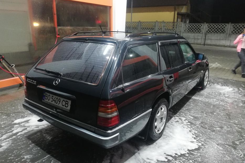 Продам Mercedes-Benz E-Class WDB1240811F233974 1992 года в Черновцах