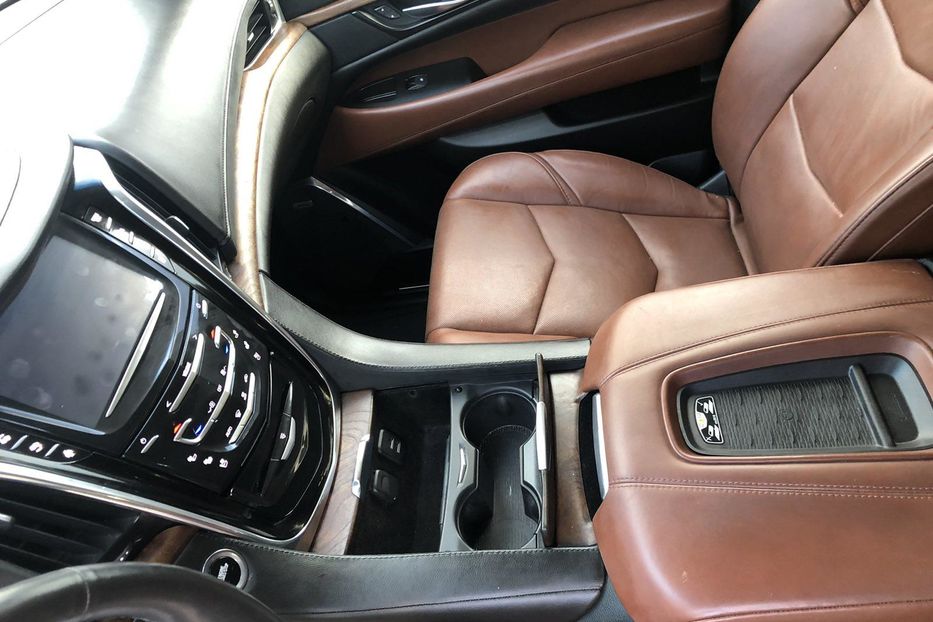 Продам Cadillac Escalade Premium Luxury 2015 года в Киеве