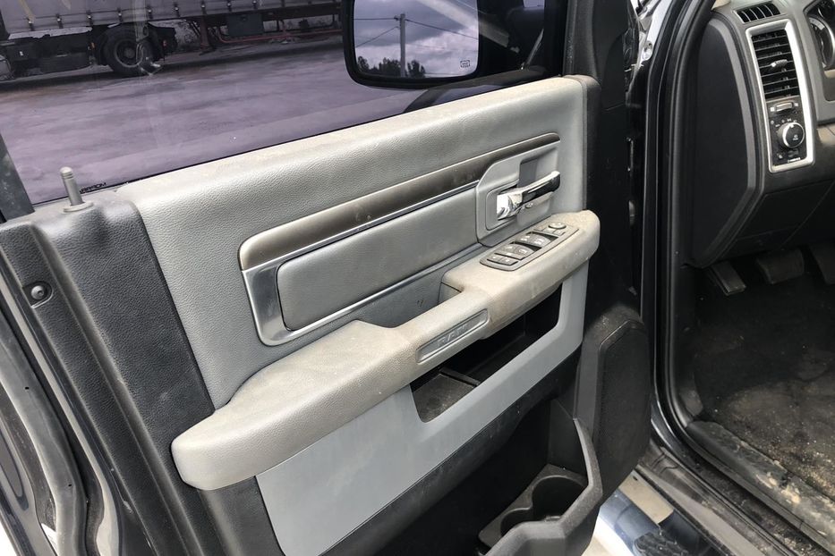 Продам Dodge RAM 1500 SLT 2017 года в Киеве
