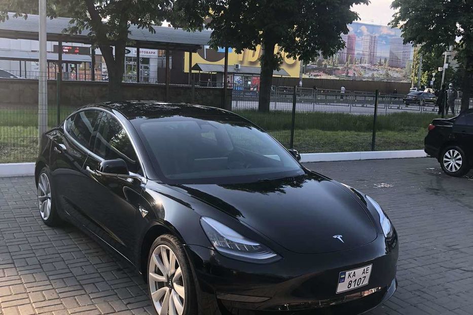 Продам Tesla Model 3 2018 года в Киеве