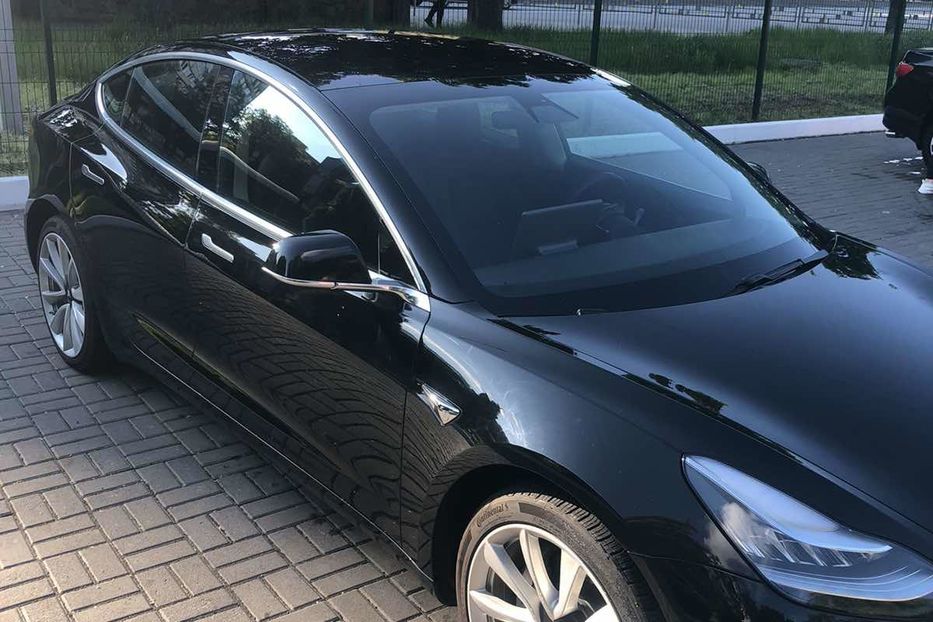 Продам Tesla Model 3 2018 года в Киеве