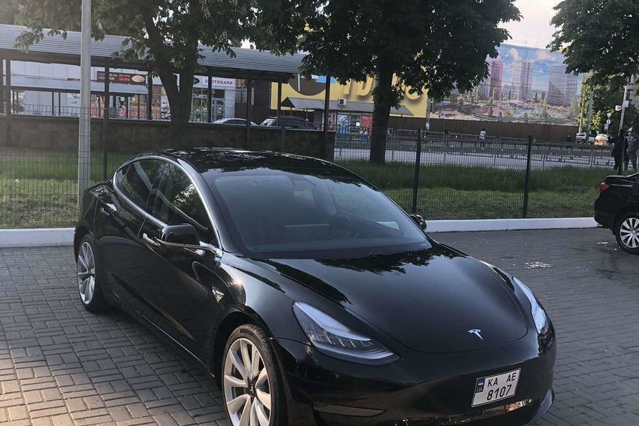 Продам Tesla Model 3 2018 года в Киеве