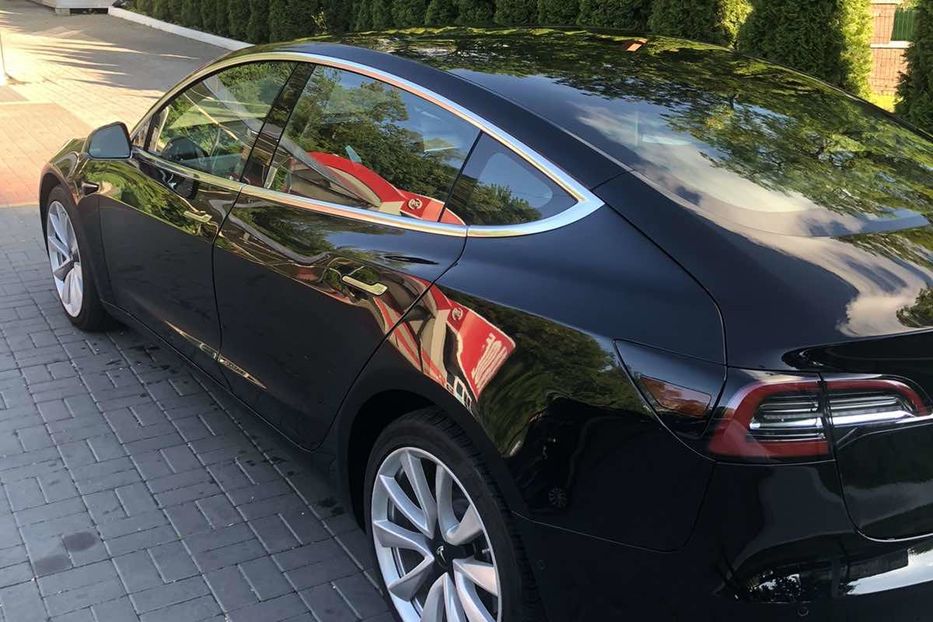 Продам Tesla Model 3 2018 года в Киеве