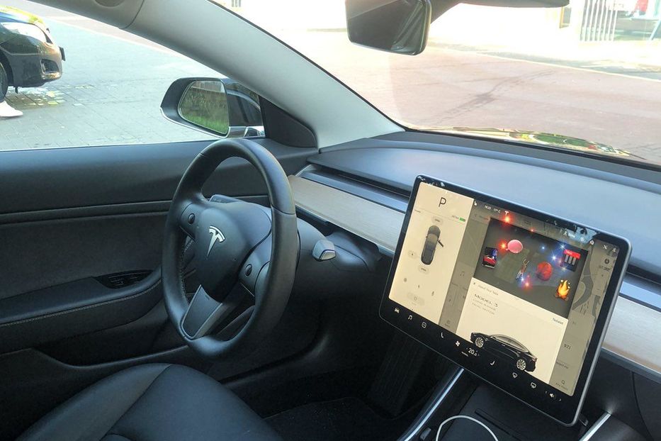 Продам Tesla Model 3 2018 года в Киеве