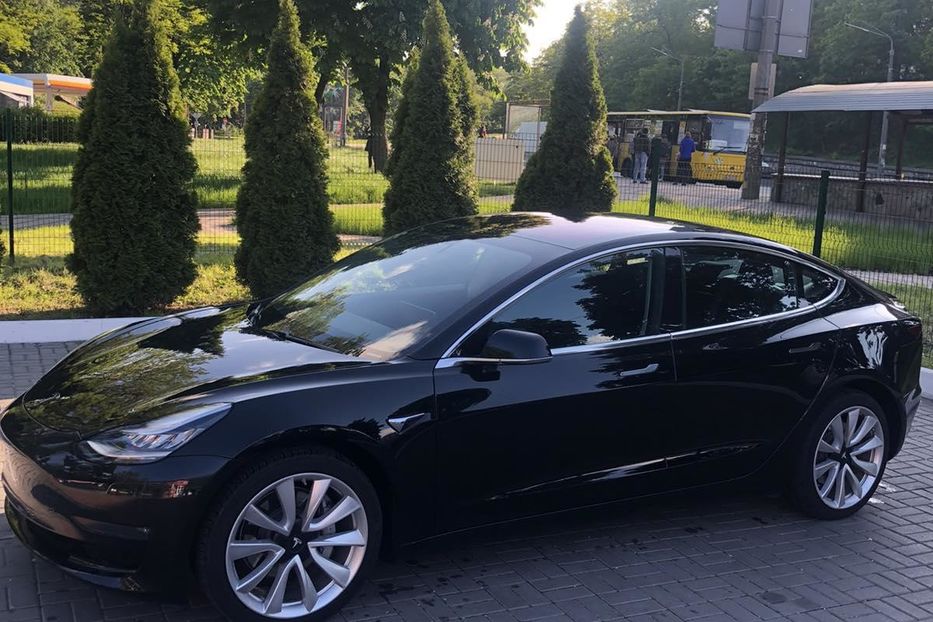 Продам Tesla Model 3 2018 года в Киеве