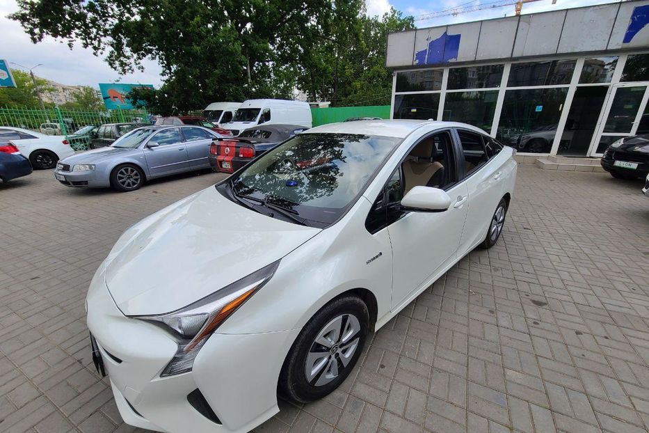 Продам Toyota Prius 51 2017 года в Одессе