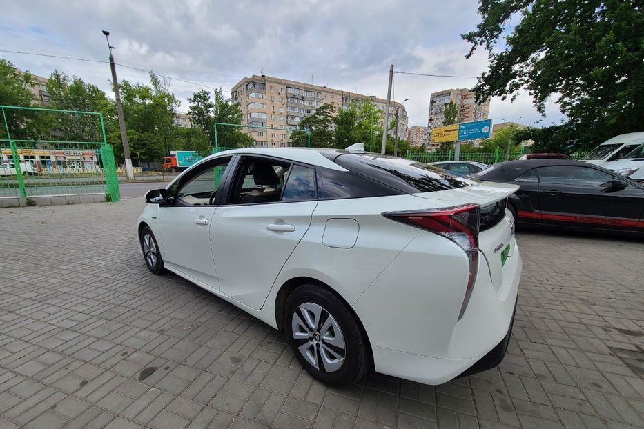 Продам Toyota Prius 51 2017 года в Одессе