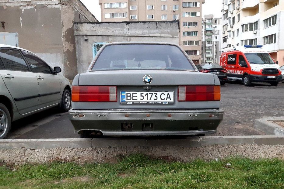 Продам BMW 318 1986 года в г. Южный, Одесская область