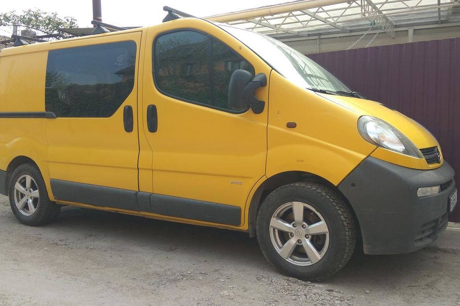 Продам Opel Vivaro груз. Грузо-пассажир 6 мест 2004 года в Одессе