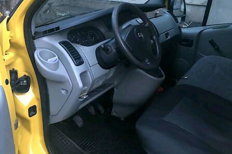 Продам Opel Vivaro груз. Грузо-пассажир 6 мест 2004 года в Одессе