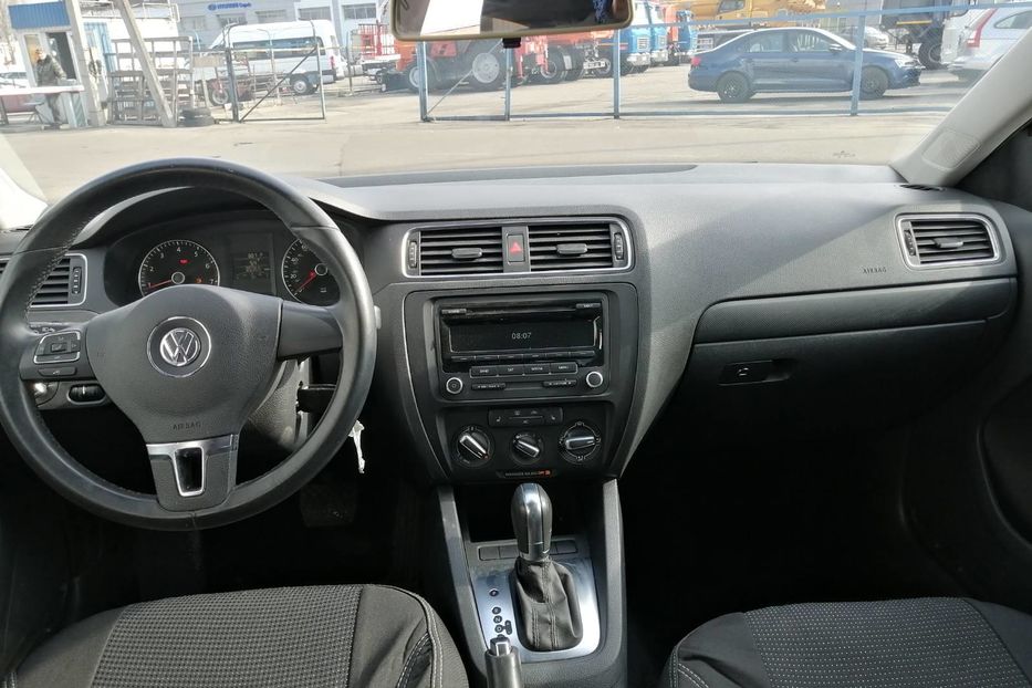 Продам Volkswagen Jetta SE 2012 года в Киеве