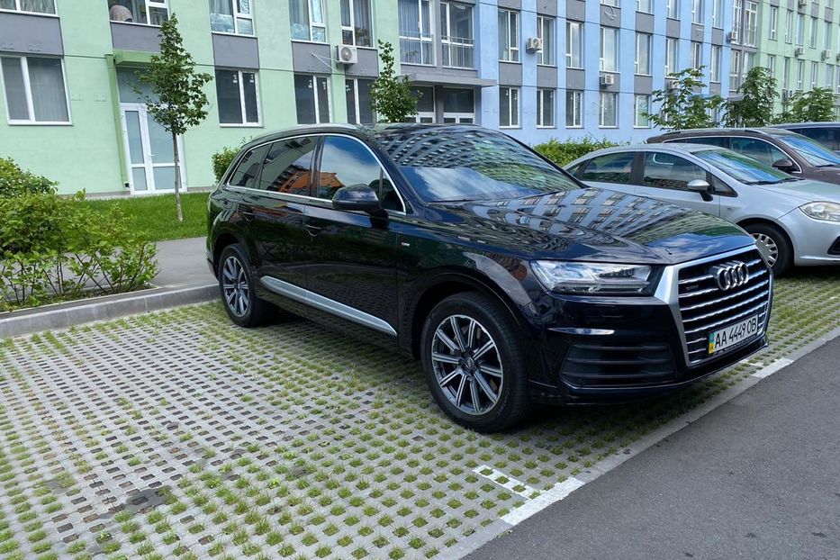 Продам Audi Q7 S-line 2016 года в Киеве