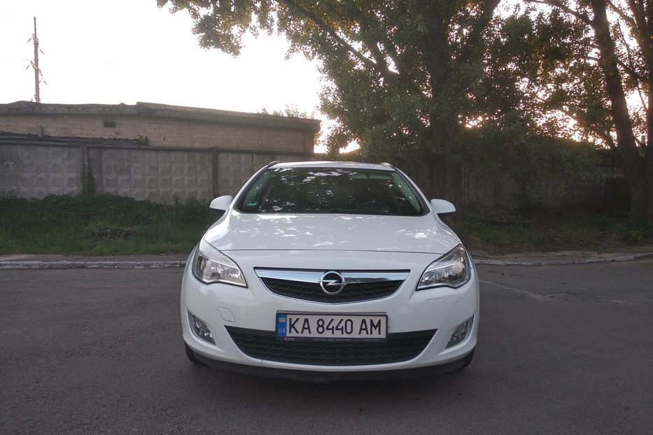Продам Opel Astra J sports tourer 2012 года в Киеве