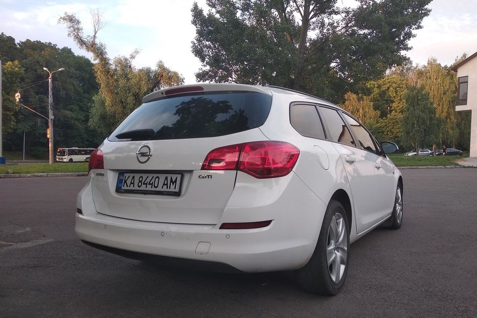 Продам Opel Astra J sports tourer 2012 года в Киеве