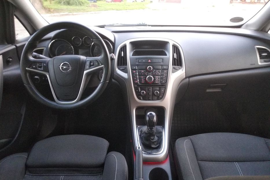 Продам Opel Astra J sports tourer 2012 года в Киеве