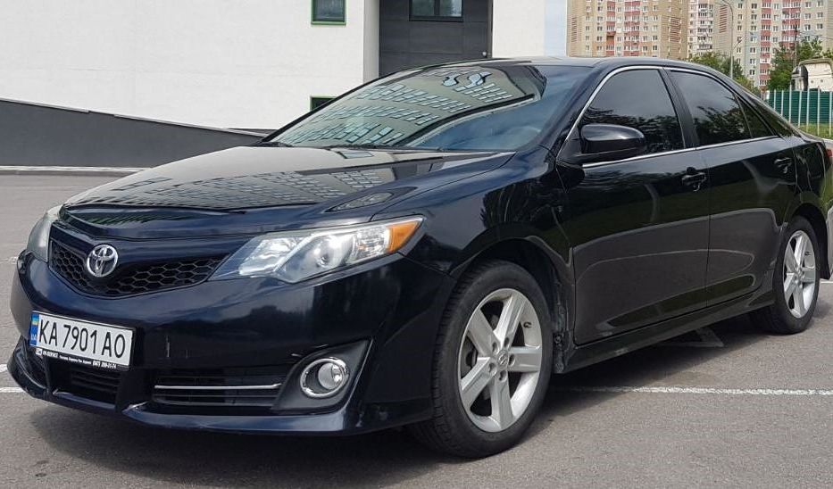 Продам Toyota Camry SE 2014 года в Киеве