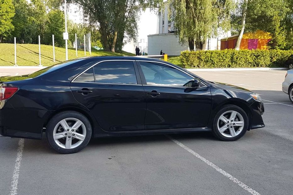 Продам Toyota Camry SE 2014 года в Киеве