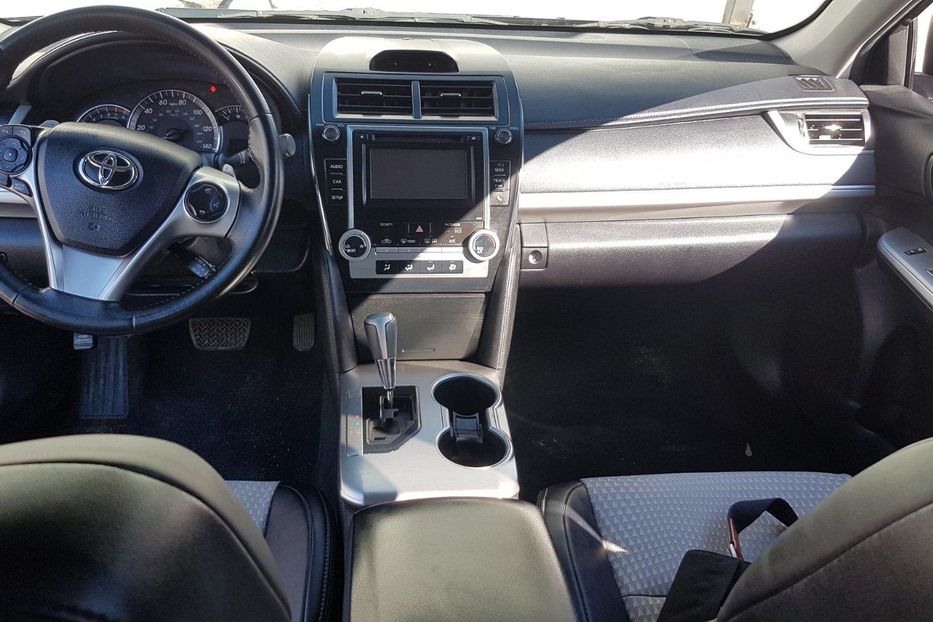 Продам Toyota Camry SE 2014 года в Киеве