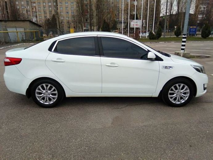 Продам Kia Rio 1.4 2013 года в Ивано-Франковске