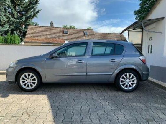 Продам Opel Astra H 2004 года в г. Хуст, Закарпатская область