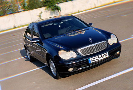 Продам Mercedes-Benz C-Class W203 2003 года в Киеве