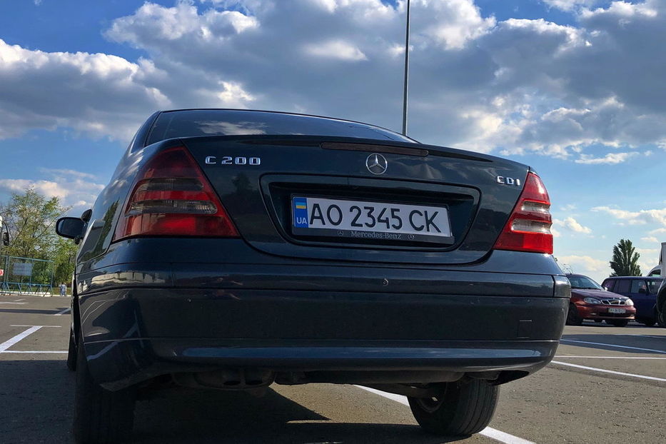 Продам Mercedes-Benz C-Class W203 2003 года в Киеве