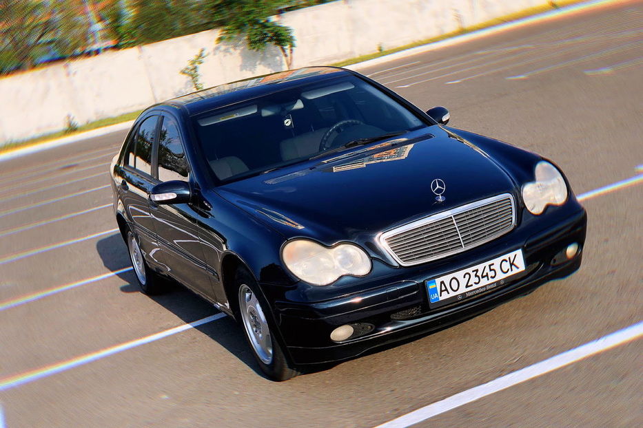 Продам Mercedes-Benz C-Class W203 2003 года в Киеве