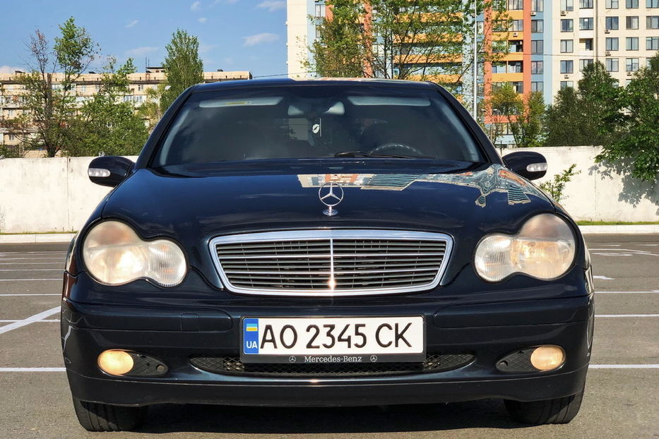 Продам Mercedes-Benz C-Class W203 2003 года в Киеве