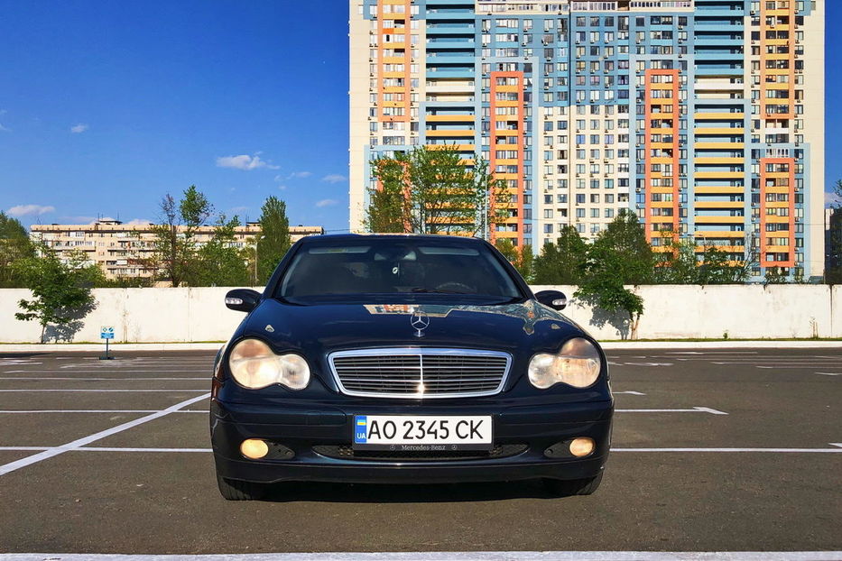 Продам Mercedes-Benz C-Class W203 2003 года в Киеве