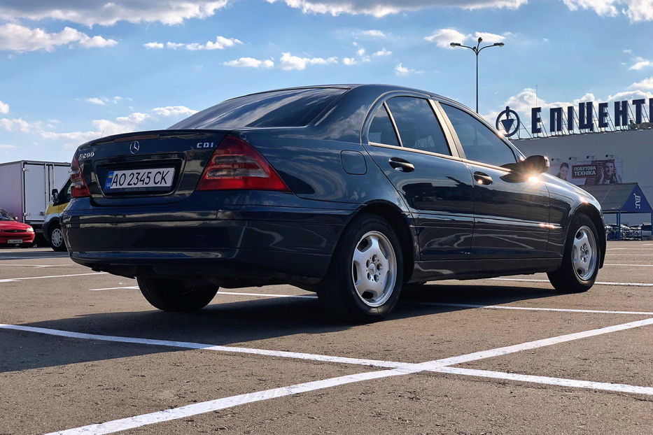 Продам Mercedes-Benz C-Class W203 2003 года в Киеве