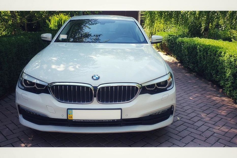 Продам BMW 520 i 2018 года в Киеве