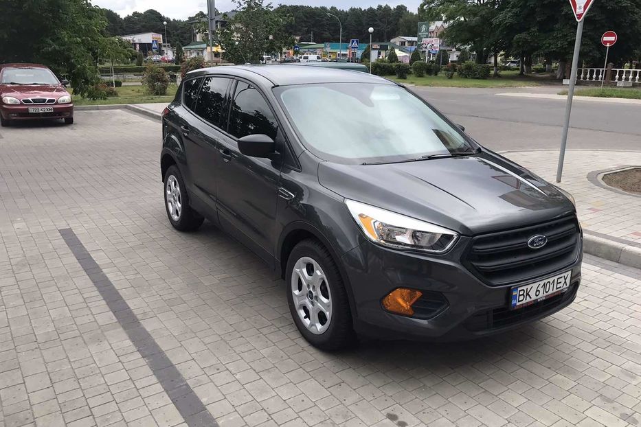 Продам Ford Escape 2017 года в Киеве