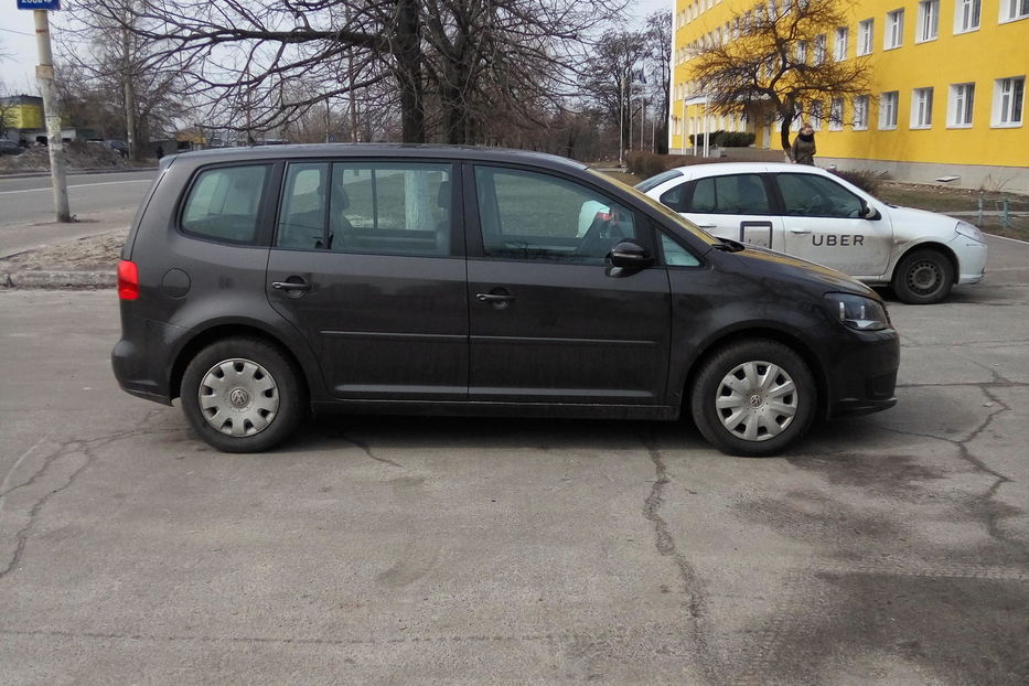 Продам Volkswagen Touran 2013 года в Киеве