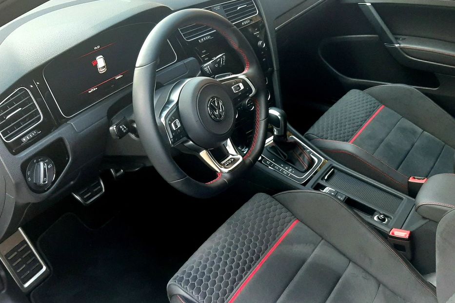 Продам Volkswagen Golf GTI Performens 2019 года в Киеве