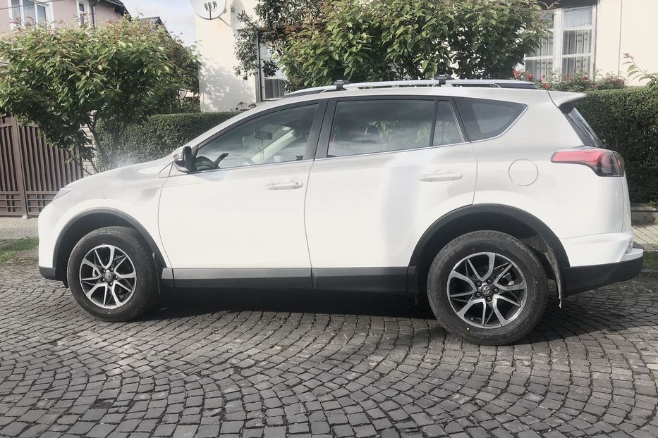 Продам Toyota Rav 4 2018 года в г. Мукачево, Закарпатская область