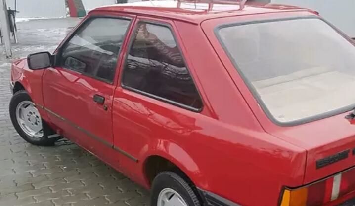 Продам Ford Escort 1987 года в Черновцах