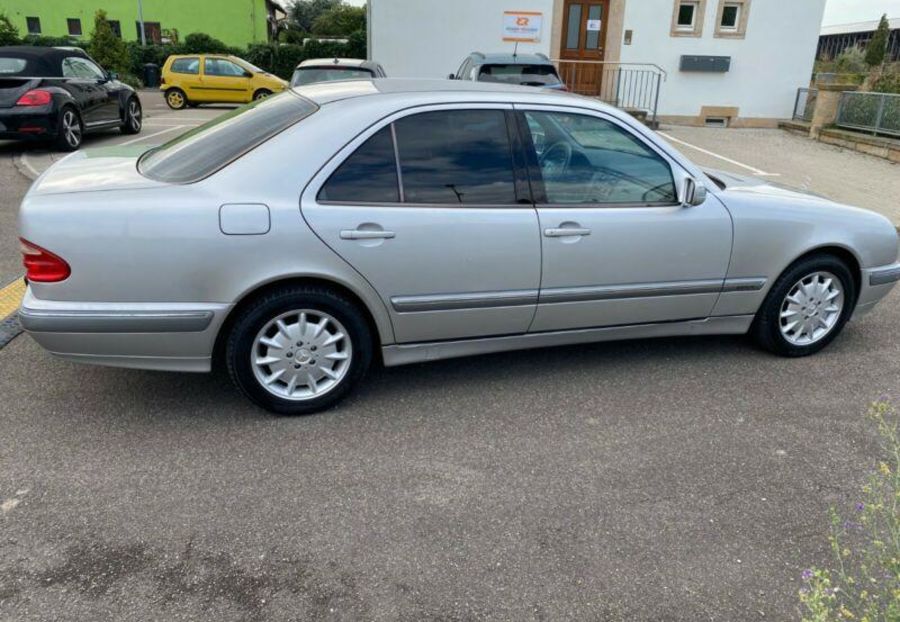 Продам Mercedes-Benz E-Class 2003 года в г. Хуст, Закарпатская область