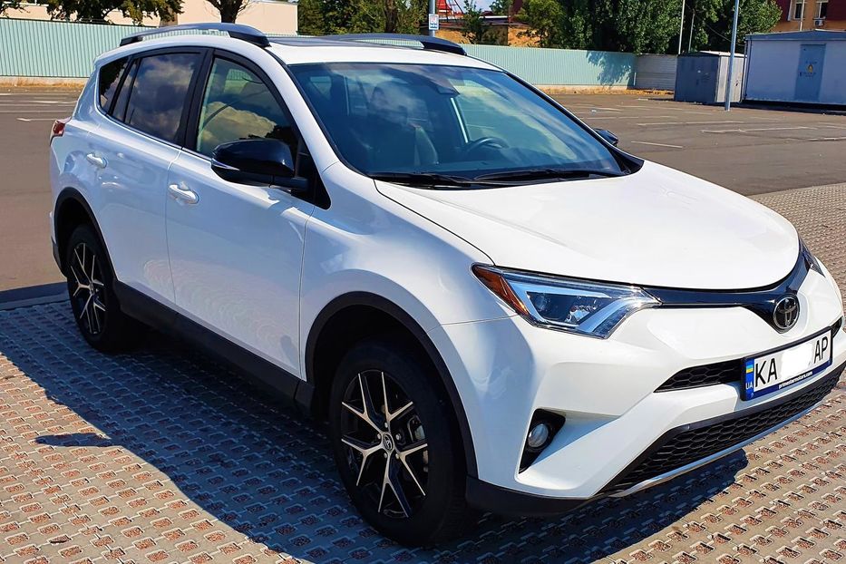 Продам Toyota Rav 4 SE AWD 2017 года в Киеве